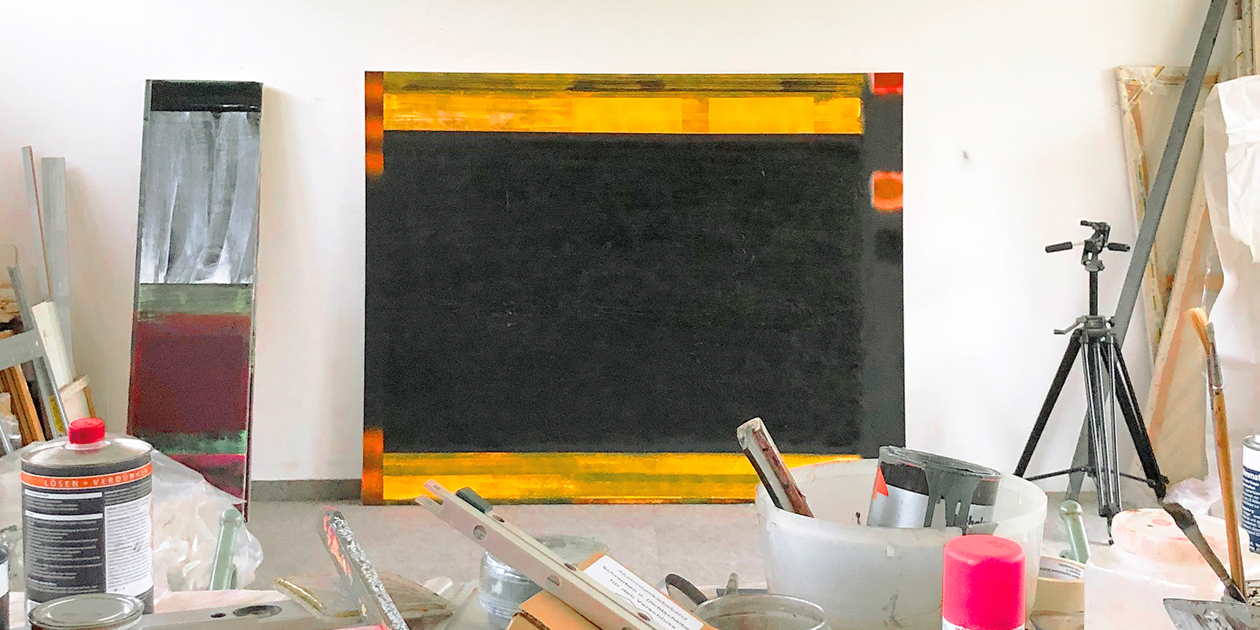 Atelier mit 'Rhapsodie' 1993, Mischtechnik, Sgeltuch, 160 x 200 cm