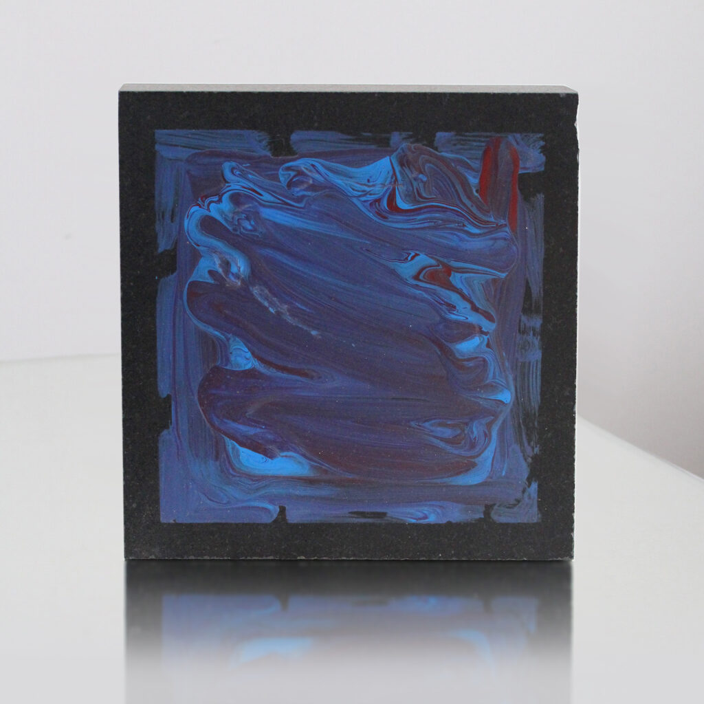 o. Titel, 1996-97, Acrylfarbe auf Granit, 23 x 23 x 4 cm