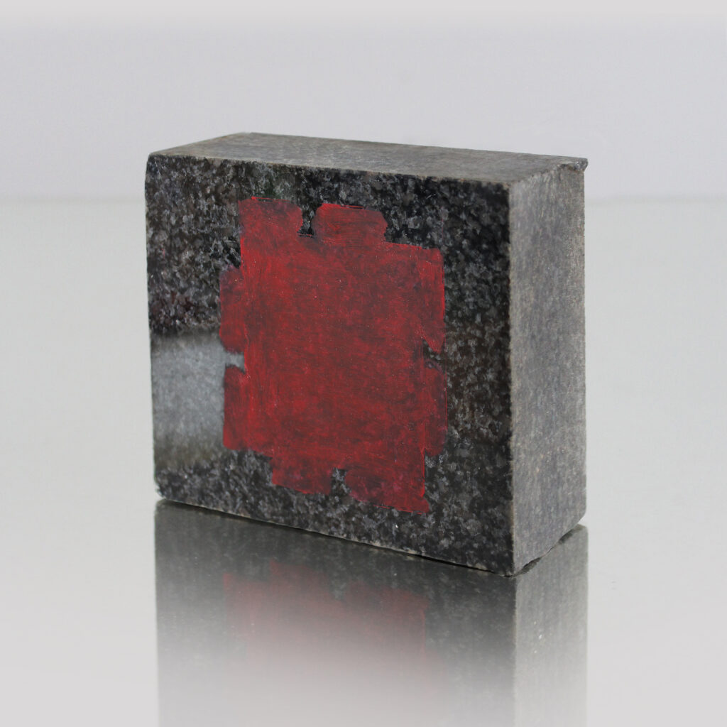 o. Titel, 1996-97 Ölfarbe auf Granit, 10,5 x 12,5 x 5 cm