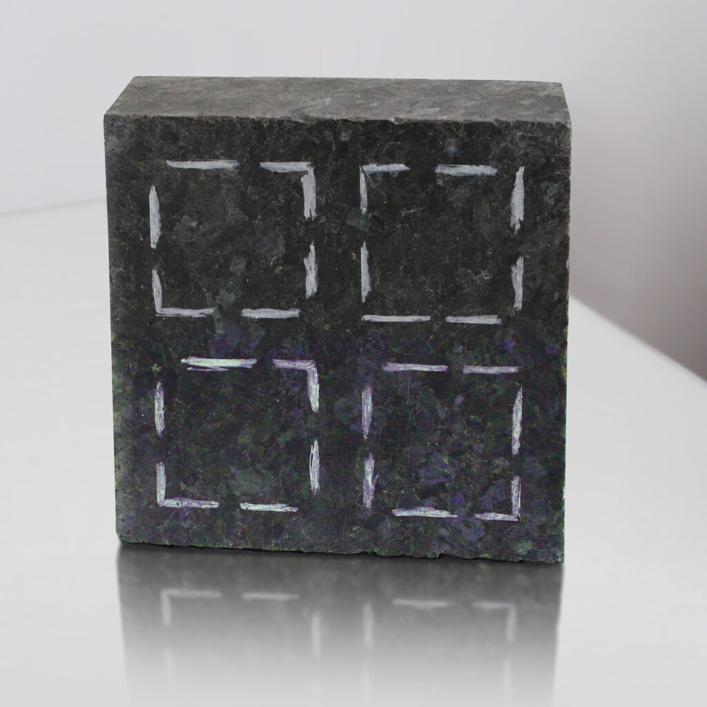 o. Titel, 1996-97, Ölpastell auf Granit, 20 x 20 x 6,5 cm